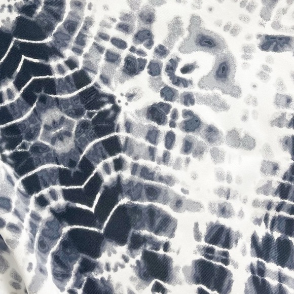 🆕 VSX Victoria’s Secret Knockout Tie-dye Tight‎ Legging Capri Size Large - Picture 3 of 5